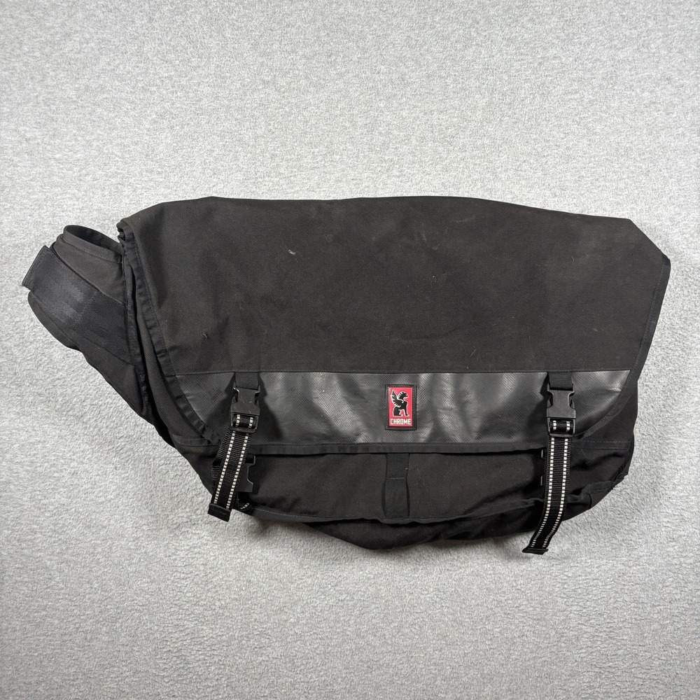 Chrome Industries Citizen Messenger Bag Made in USA Black Seatbelt Buckle Y2K